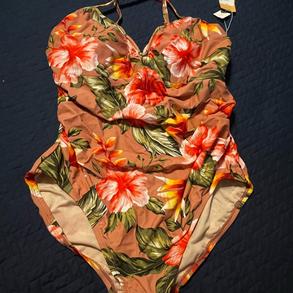 Womens NWT Kona Sol swim suit